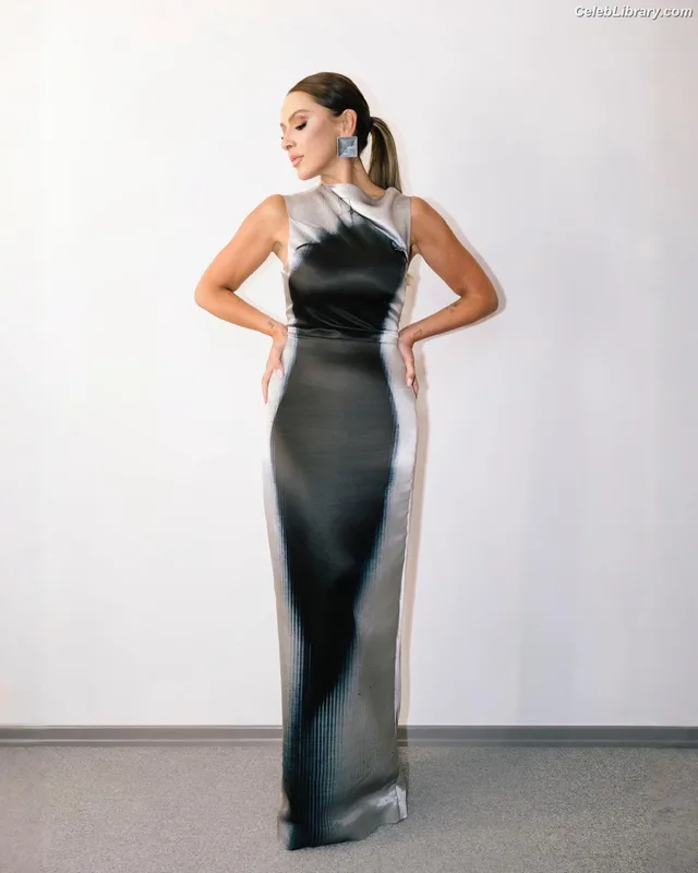 Hadise photo 21 of 320