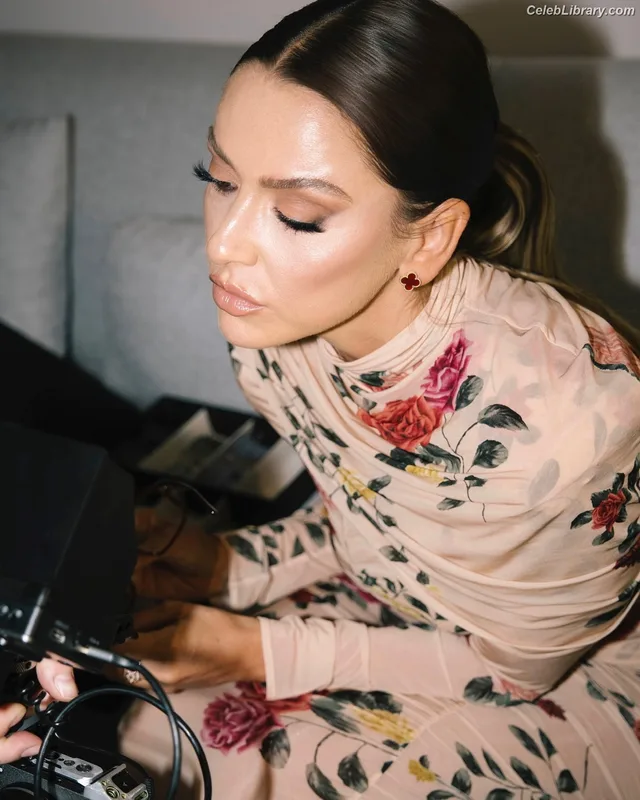 Hadise photo 22 of 320