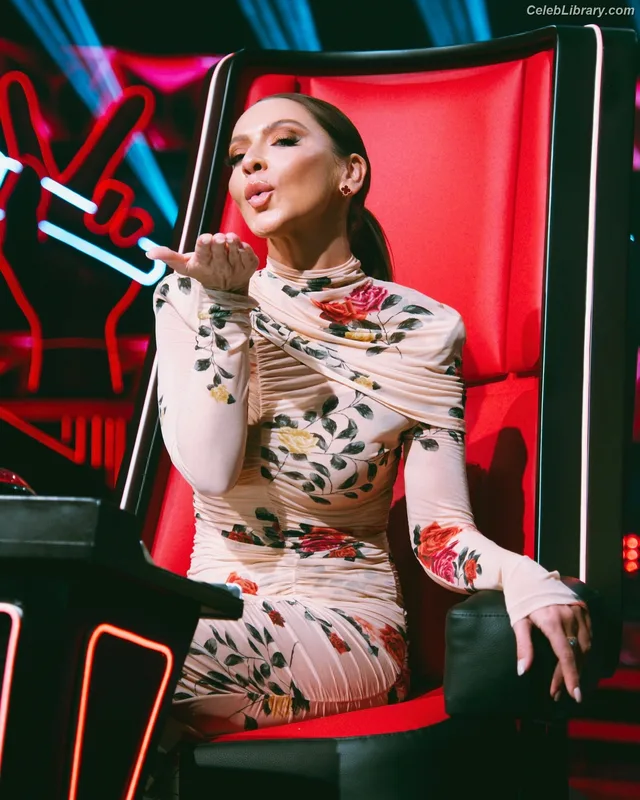 Hadise photo 5 of 320