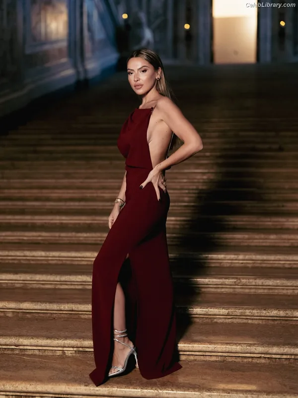Hadise photo 23 of 320