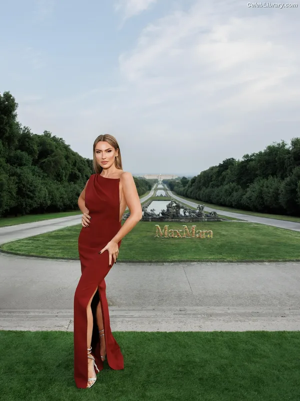 Hadise photo 24 of 320