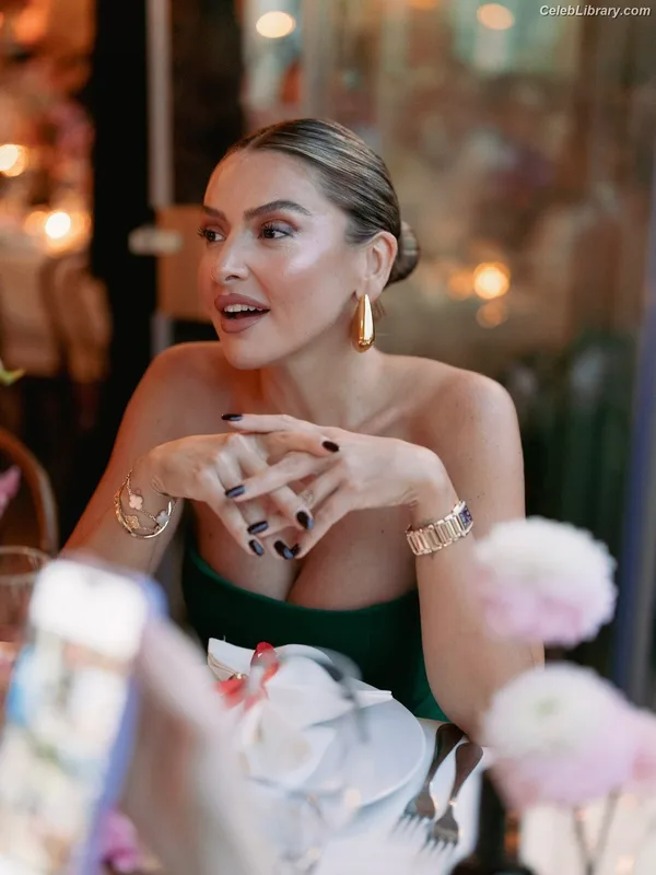 Hadise photo 5 of 320