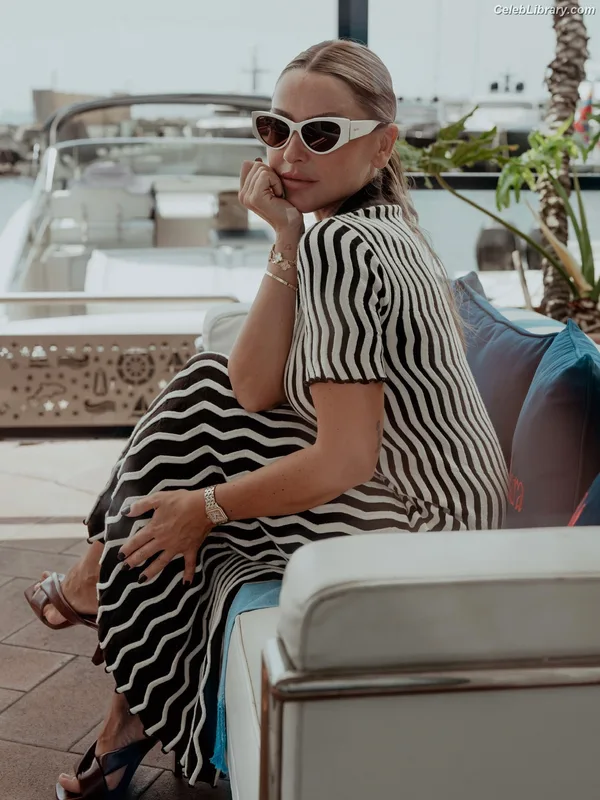 Hadise photo 7 of 320