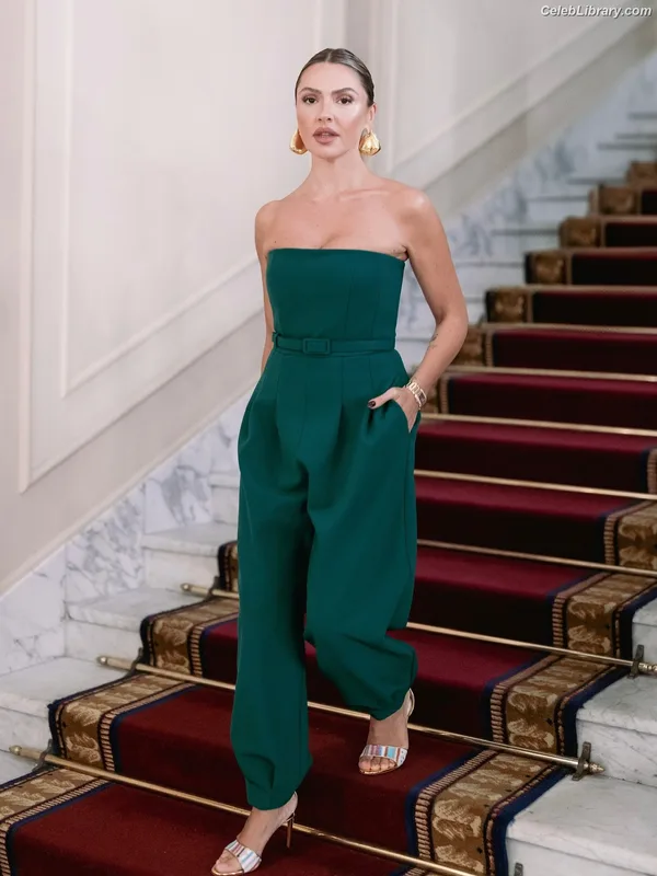 Hadise photo 8 of 320