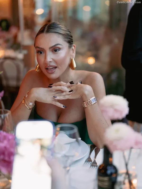 Hadise photo 11 of 320
