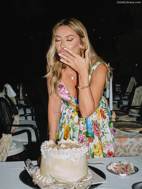 Hadise photo 5 of 320