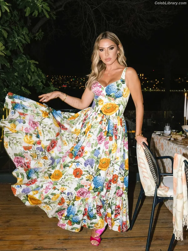 Hadise photo 9 of 320