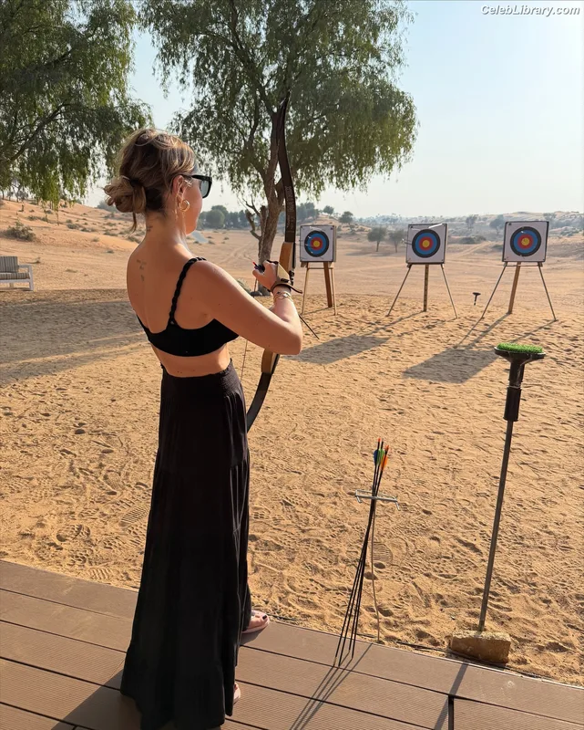 Hadise photo 8 of 320