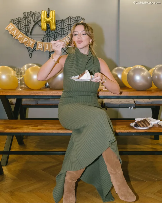 Hadise photo 9 of 320