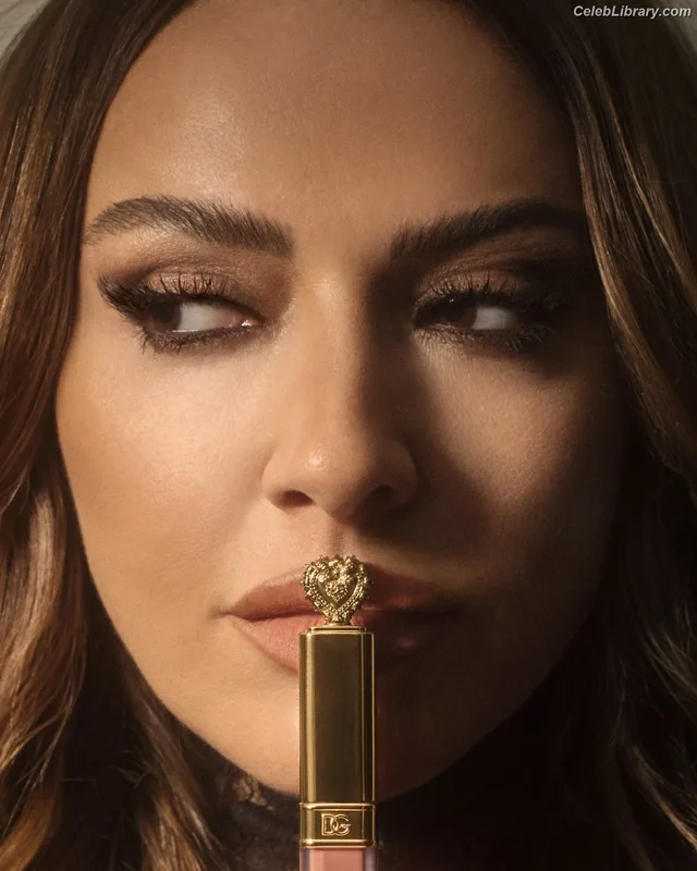 Hadise photo 5 of 320