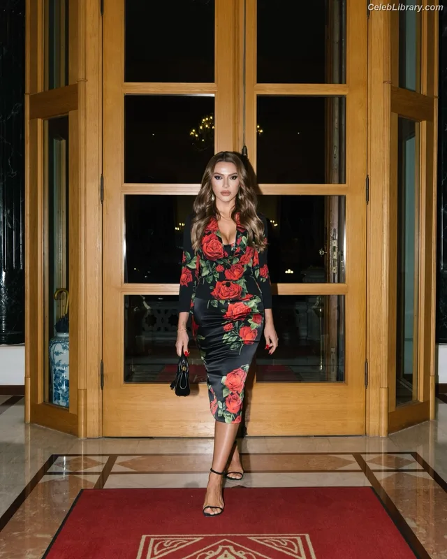 Hadise photo 10 of 320