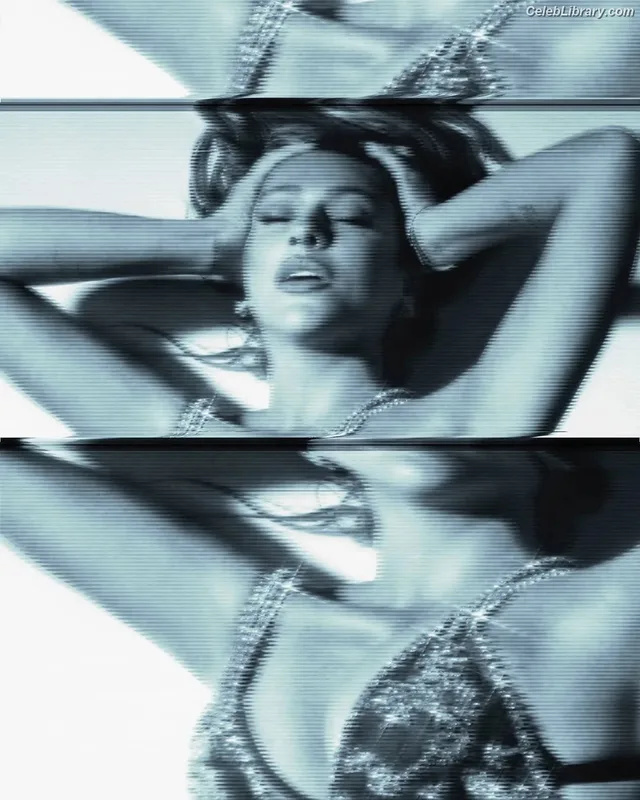 Hadise photo 22 of 320