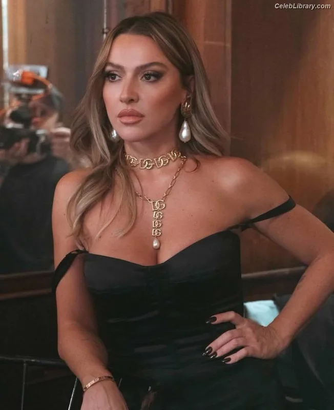 Hadise photo 17 of 320