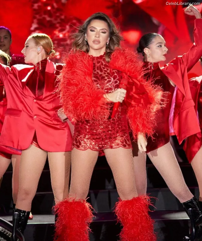 Hadise photo 20 of 320