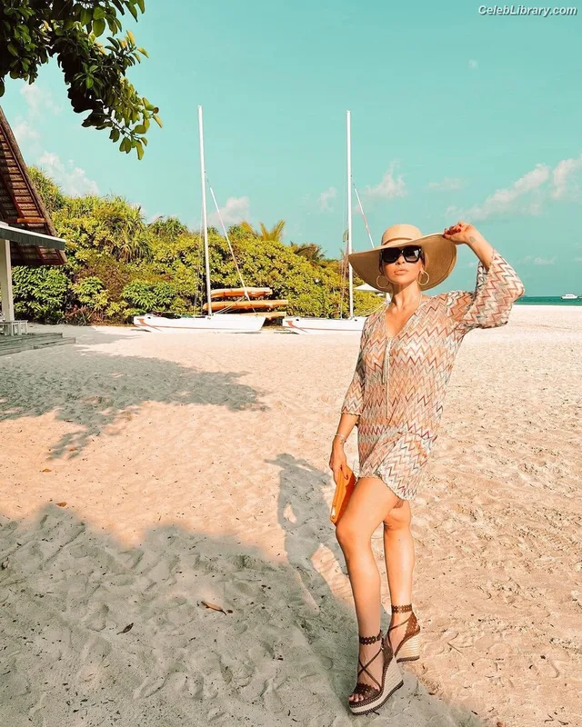 Hadise photo 23 of 320