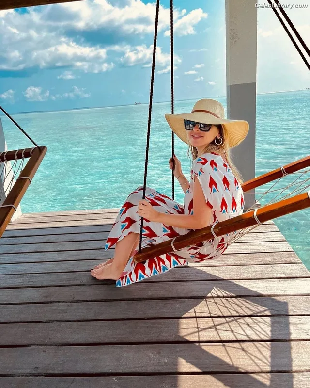 Hadise photo 1 of 320