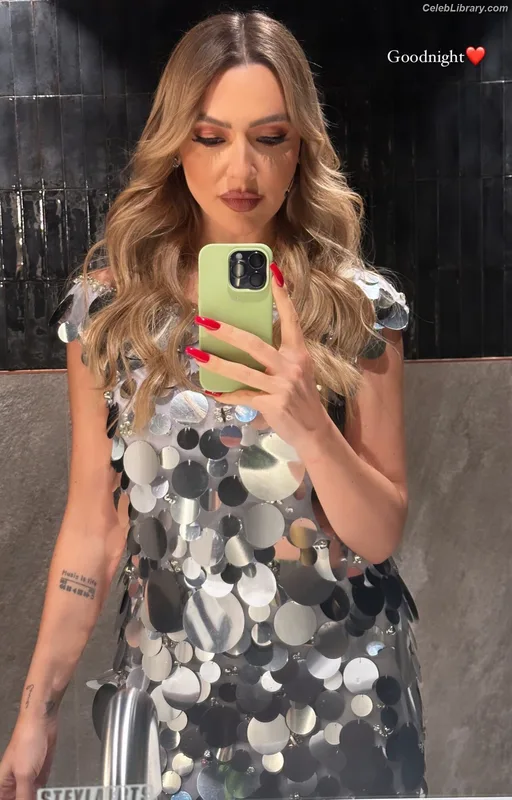 Hadise photo 8 of 320