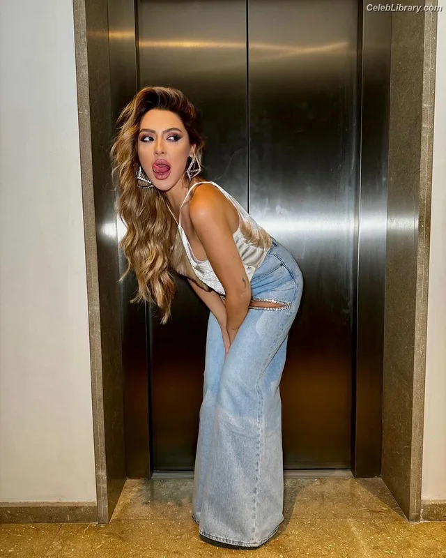 Hadise photo 19 of 320