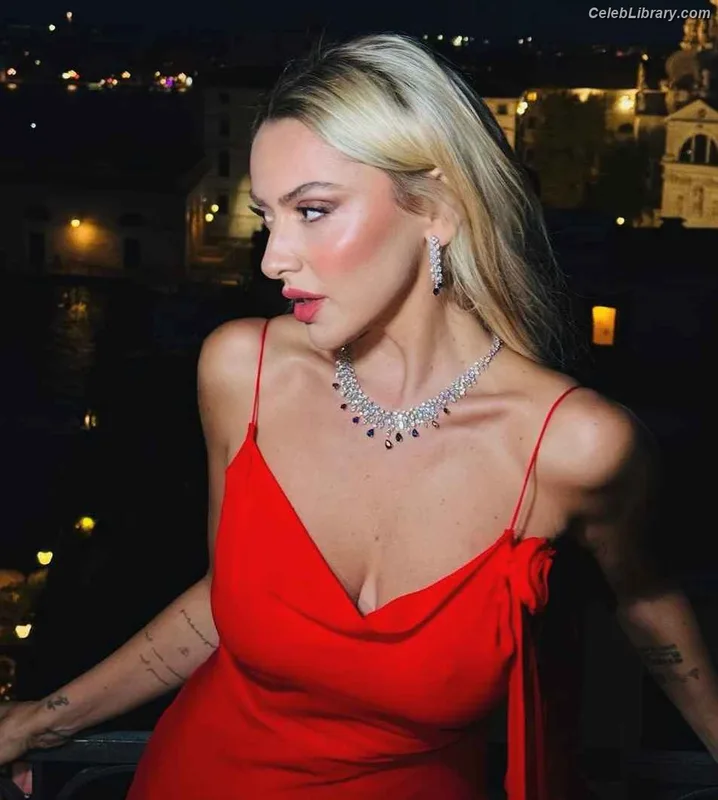 Hadise photo 16 of 320