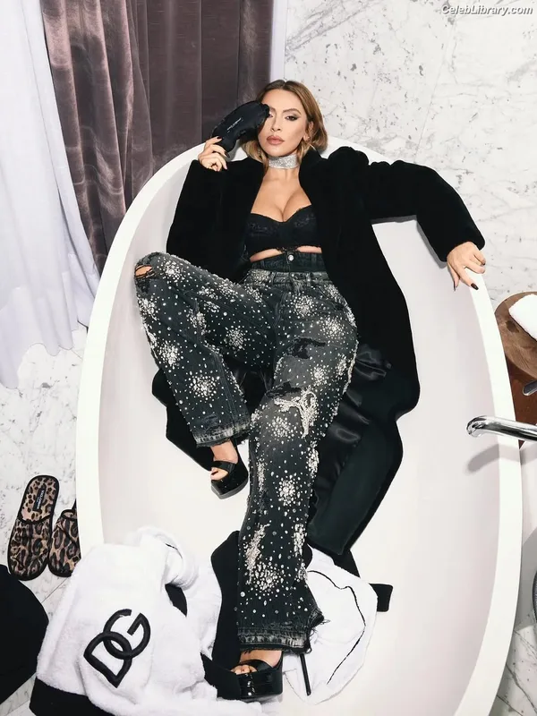 Hadise photo 19 of 320