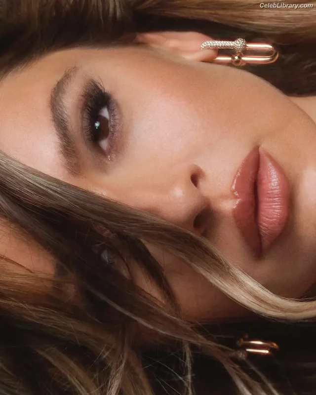 Hadise photo 23 of 320