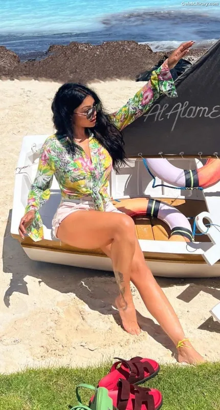Haifa Wehbe photo 7 of 20