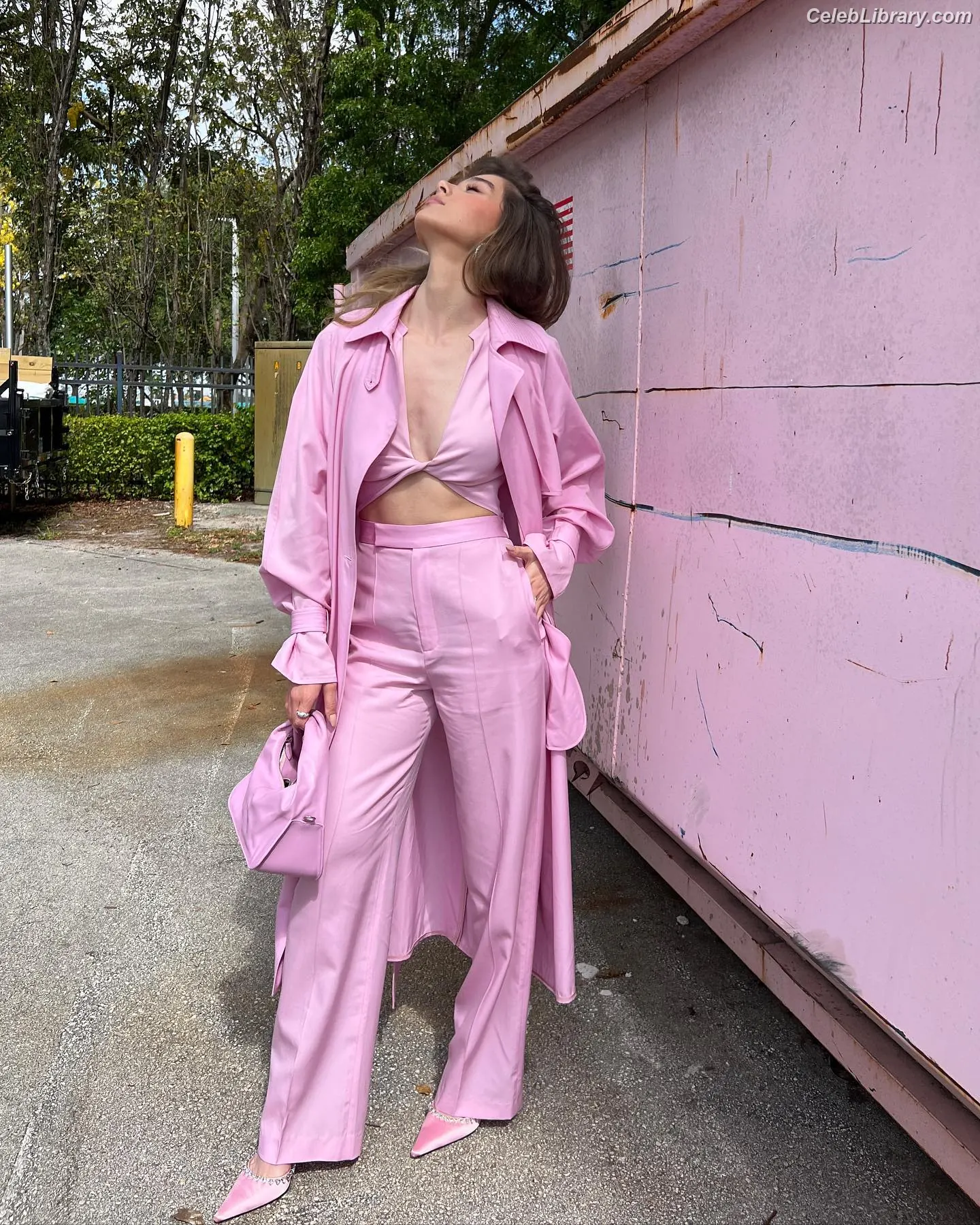 Hailee Steinfeld photo 2 of 1041