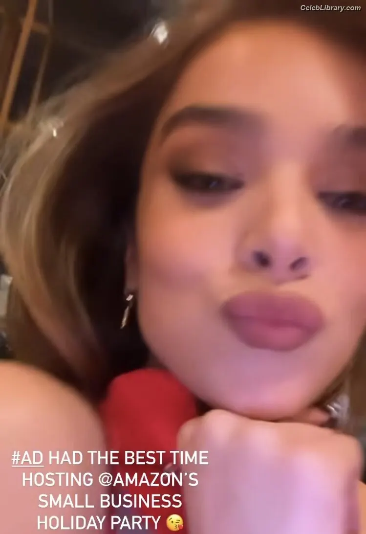 Hailee Steinfeld photo 20 of 1041