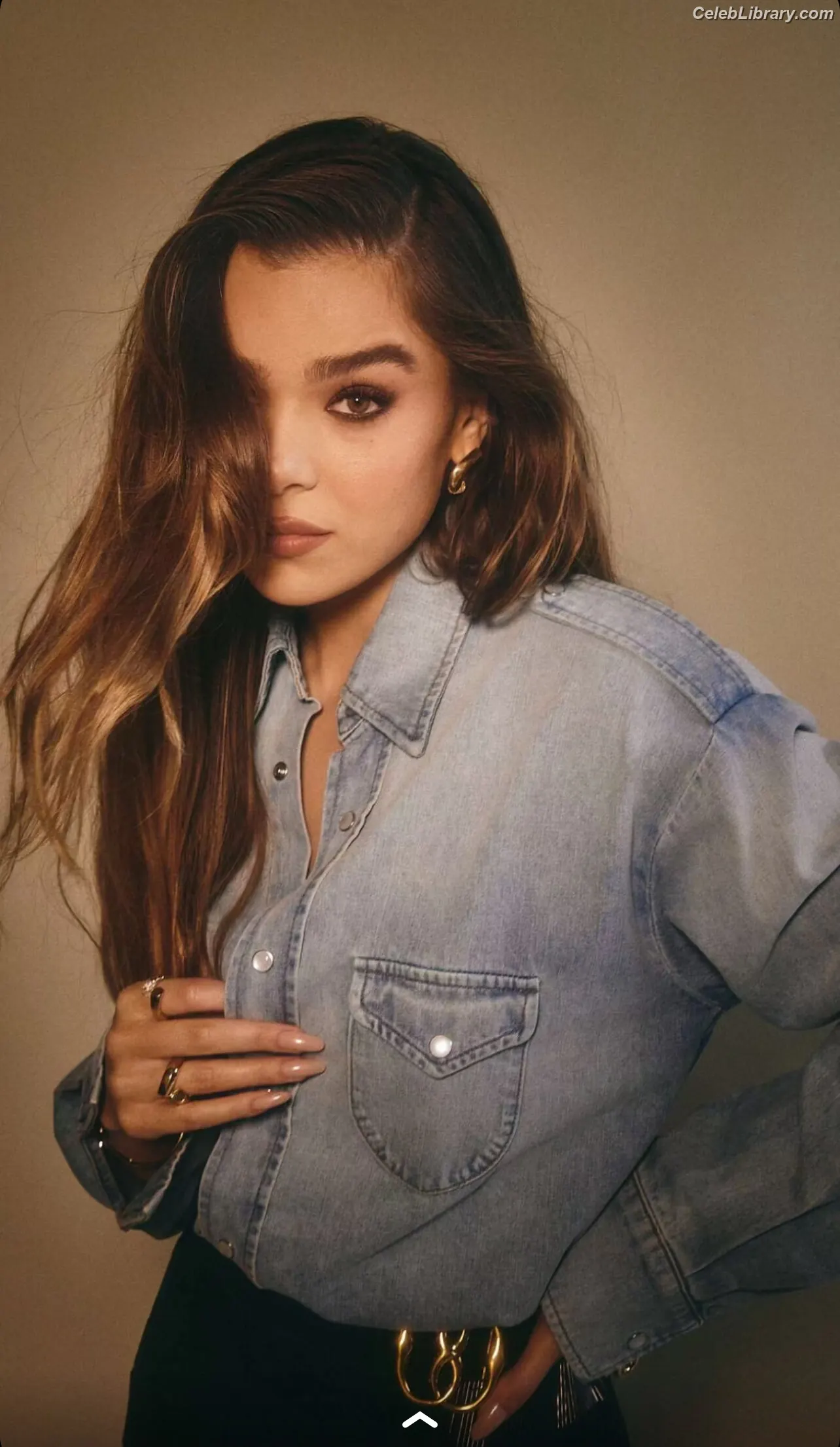Hailee Steinfeld photo 11 of 1041