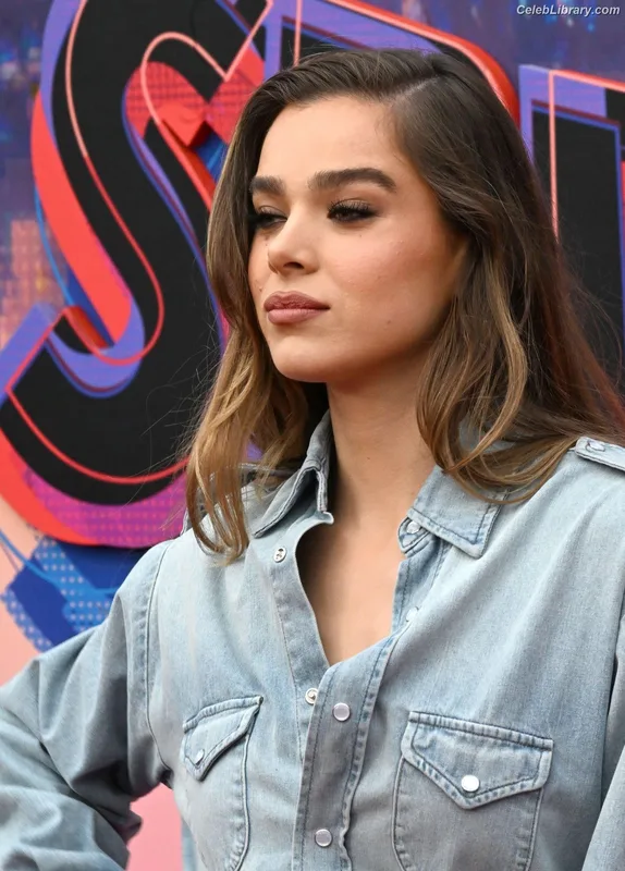 Hailee Steinfeld photo 18 of 1042