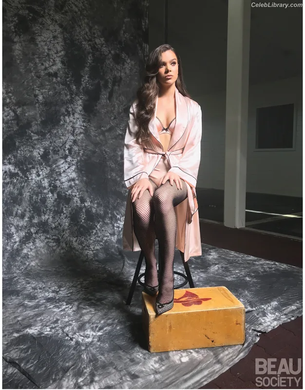 Hailee Steinfeld photo 8 of 1042
