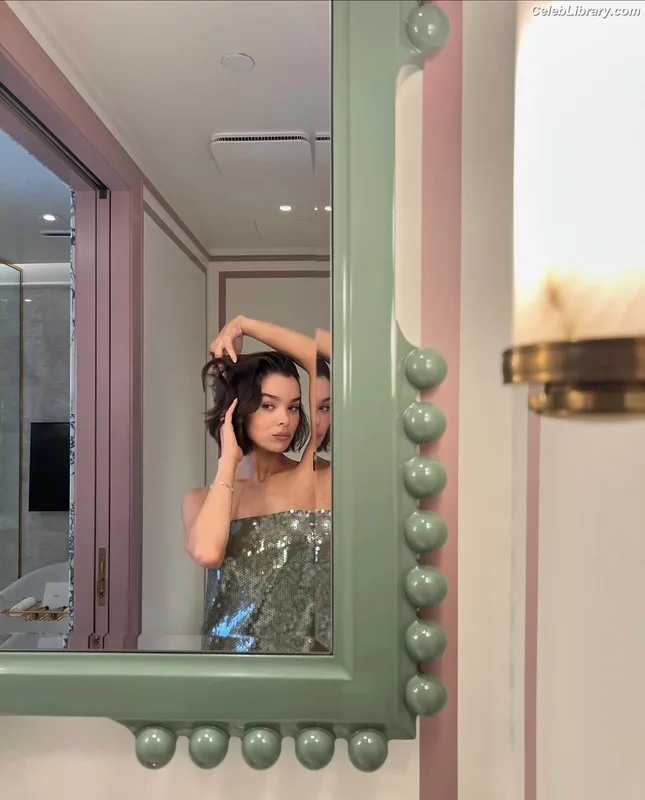 Hailee Steinfeld photo 24 of 1042