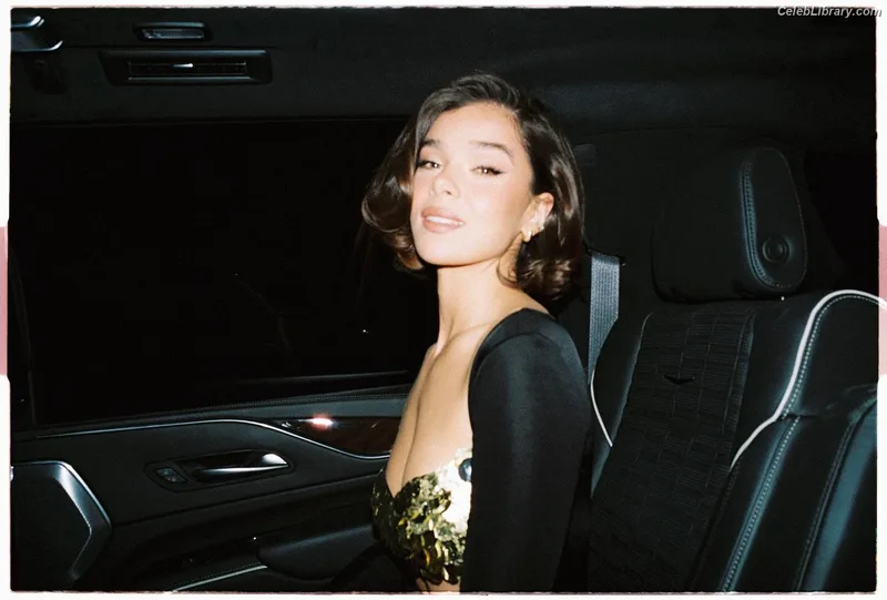 Hailee Steinfeld photo 1 of 1042