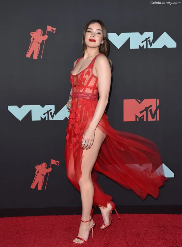 Hailee Steinfeld photo 5 of 1042