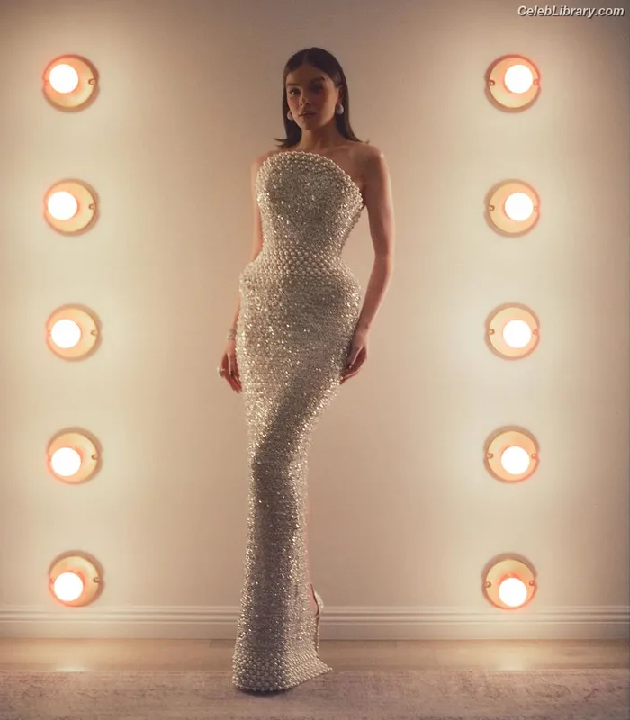 Hailee Steinfeld photo 12 of 1042