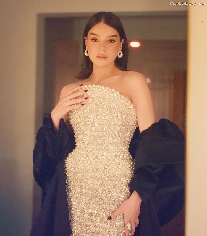 Hailee Steinfeld photo 15 of 1042