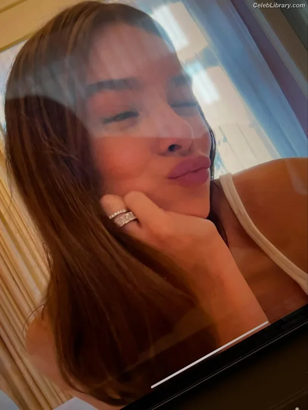 Hailee Steinfeld photo 23 of 1042