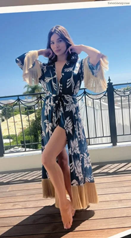 Hailee Steinfeld photo 17 of 1042