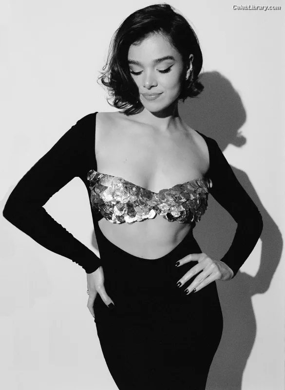 Hailee Steinfeld photo 19 of 1042