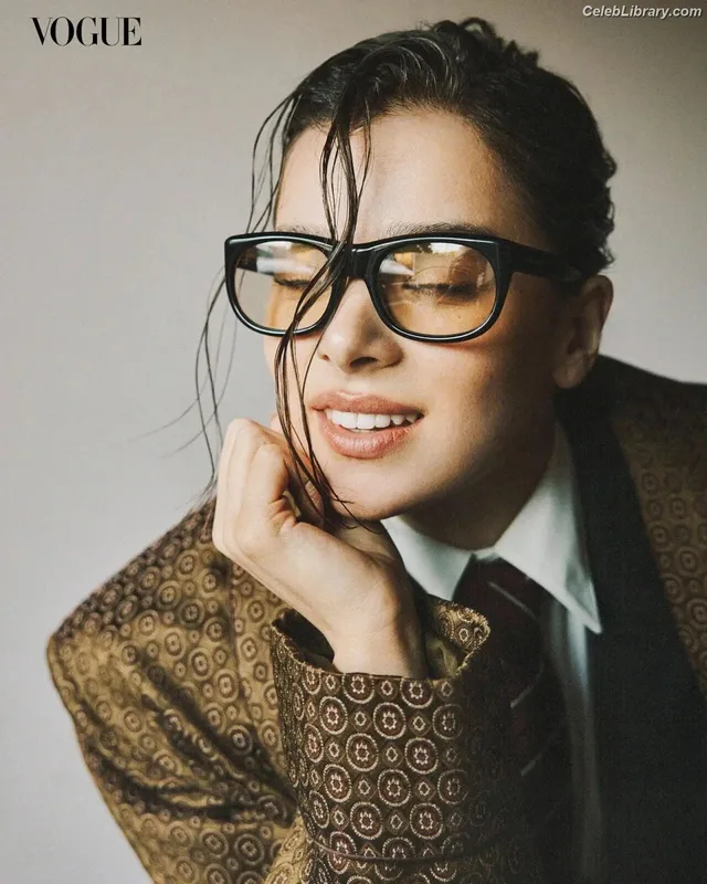 Hailee Steinfeld photo 24 of 1042