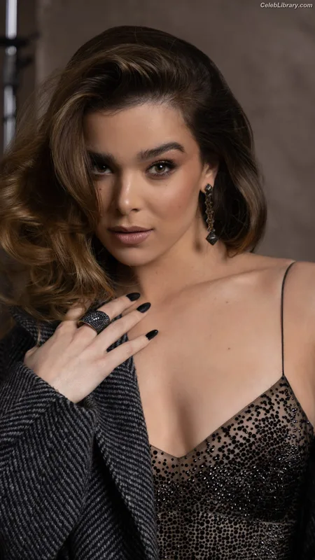 Hailee Steinfeld photo 4 of 1042