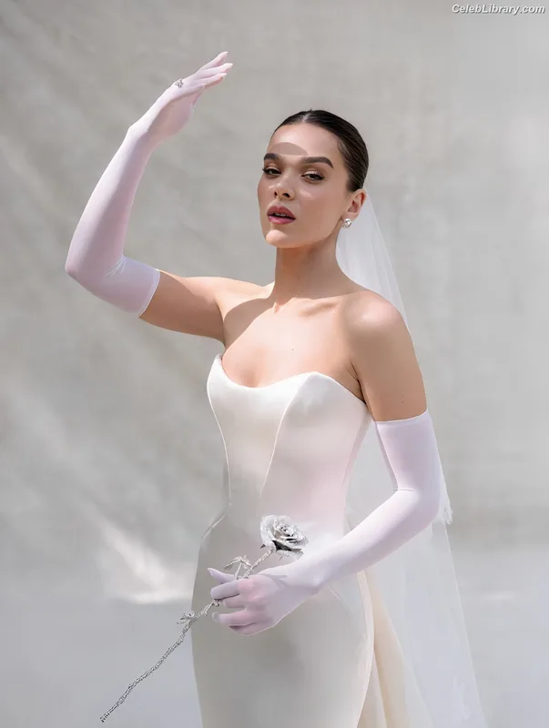 Hailee Steinfeld photo 5 of 1042