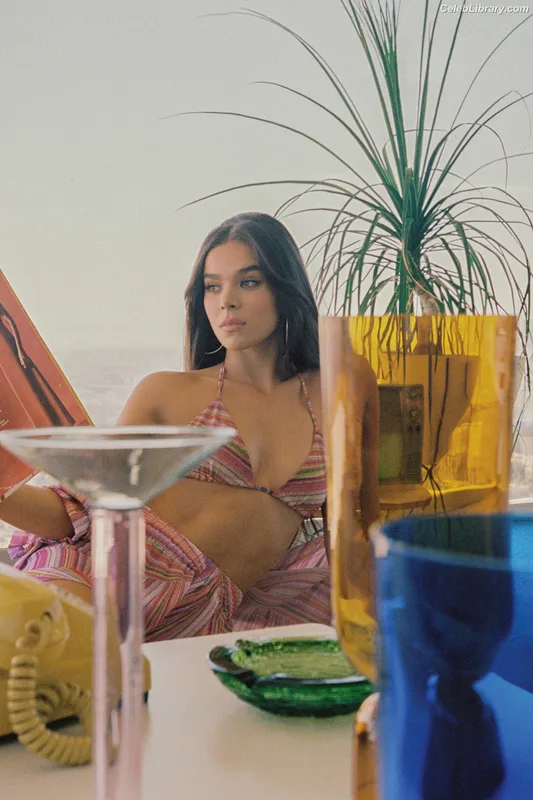 Hailee Steinfeld photo 19 of 1042