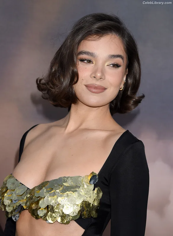 Hailee Steinfeld photo 24 of 1042