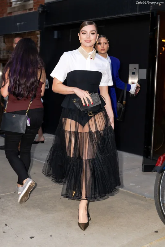 Hailee Steinfeld photo 14 of 1042