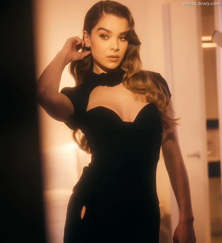 Hailee Steinfeld photo 4 of 1042