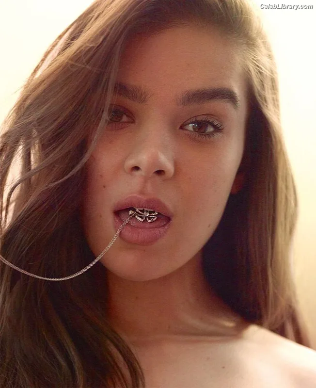 Hailee Steinfeld photo 11 of 1042