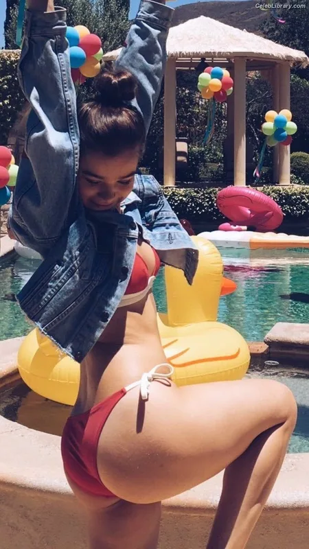 Hailee Steinfeld photo 13 of 1042