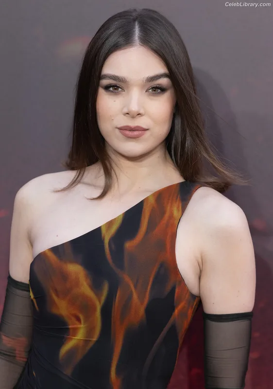 Hailee Steinfeld photo 4 of 1042