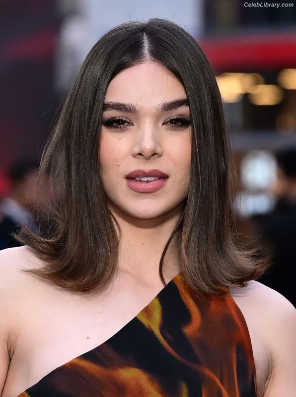 Hailee Steinfeld photo 9 of 1042